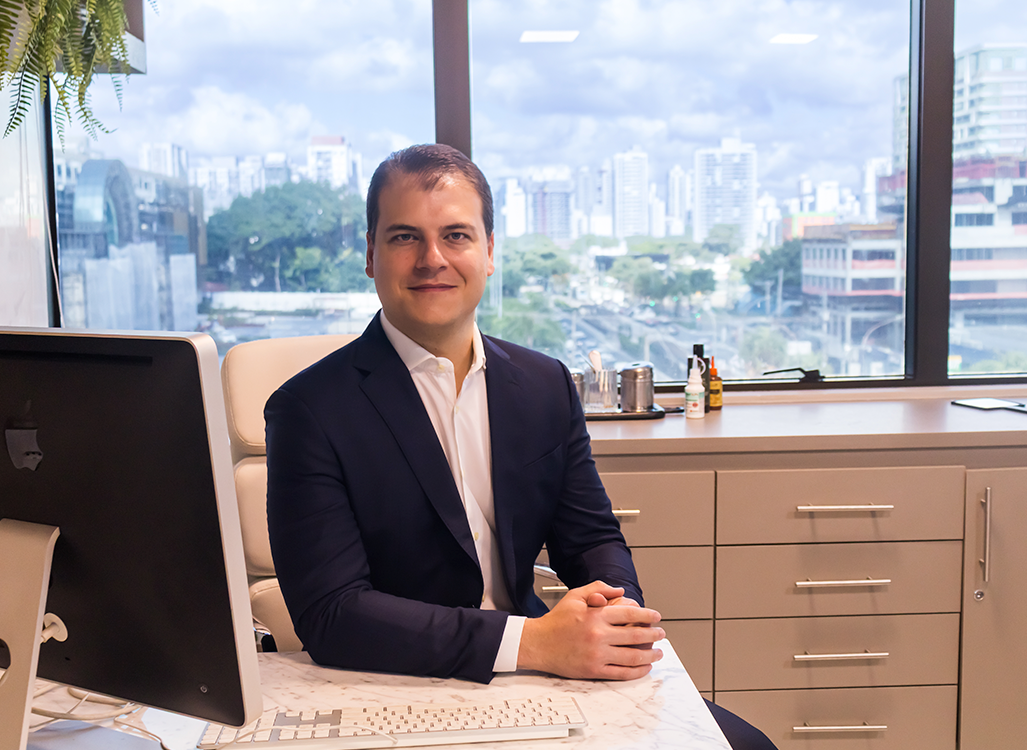 Dr. Eduardo Assef